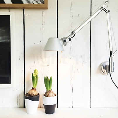 Read more about the article Bright Ideas: Warm and Cool Lighting Hacks for Your Cozy Home 2025